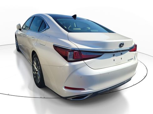 Used 2021 Lexus ES 350 Ultra Luxury w/ Accessory Package 2 FWD image 9