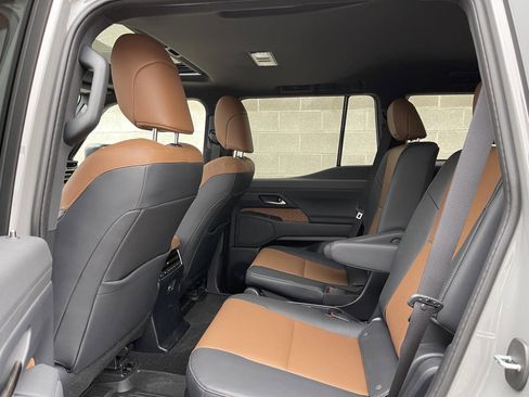 Used 2025 Lexus GX 550 w/ Accessory Package (Z1) image 14