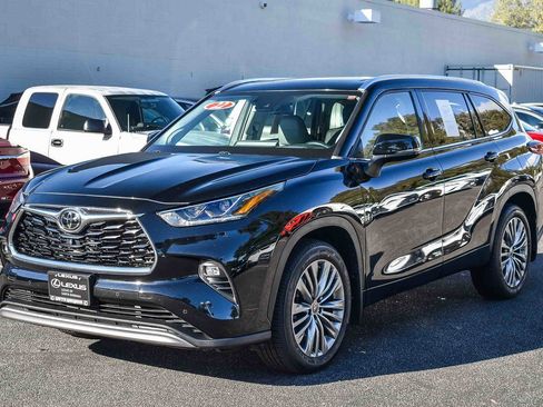 Used 2022 Toyota Highlander Platinum image 3