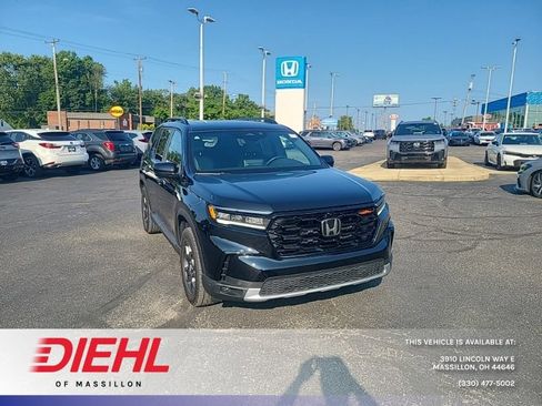 Used 2025 Honda Pilot TrailSport image 1