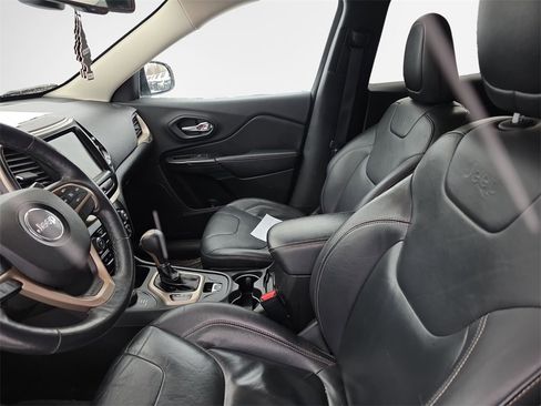 Used 2015 Jeep Cherokee Limited image 12