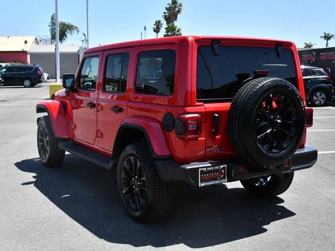 Used 2025 Jeep Wrangler Unlimited Sahara AWD/4WD image 6
