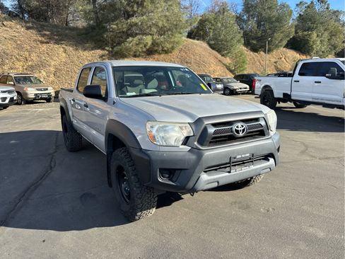 Used 2013 Toyota Tacoma PreRunner image 3