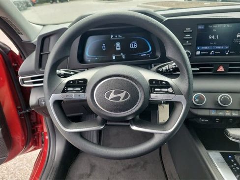 New 2025 Hyundai Elantra SE image 23