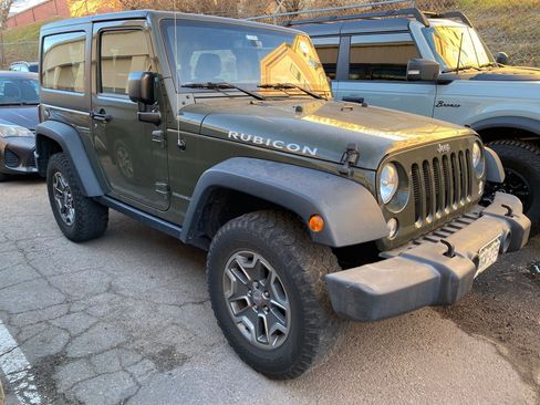 Used 2015 Jeep Wrangler Rubicon w/ Power Convenience Group image 4