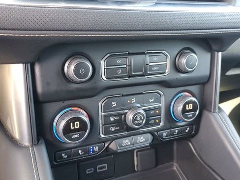 Used 2023 Chevrolet Suburban Premier image 30