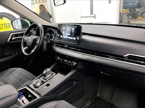 Used 2024 Mitsubishi Outlander SE AWD/4WD image 14