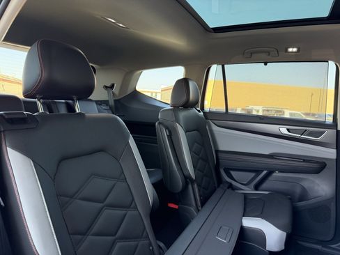 Used 2024 Volkswagen Atlas Peak Edition SEL AWD/4WD image 45
