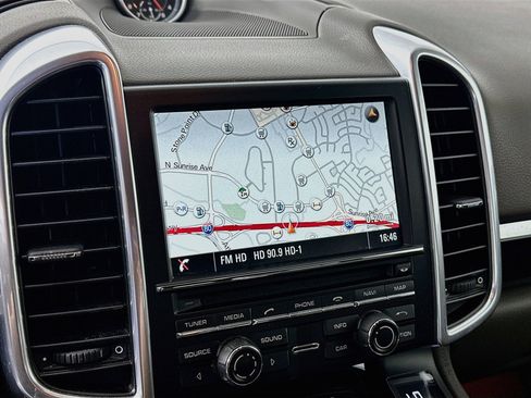 Used 2016 Porsche Cayenne AWD/4WD image 21