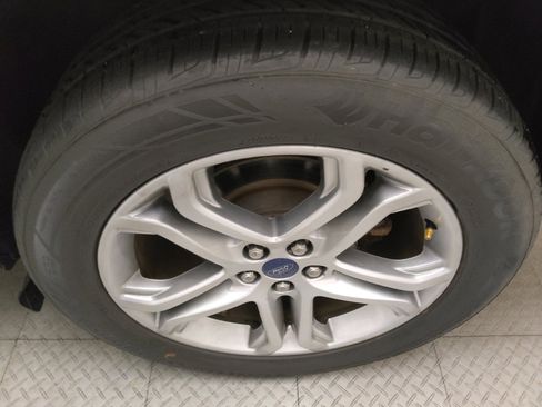 Used 2015 Ford Edge Titanium w/ Equipment Group 302A AWD/4WD image 31