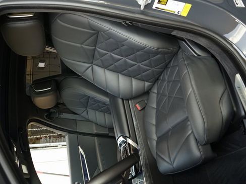 Used 2024 BMW 740i w/ Premium Package image 9