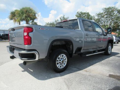 Used 2025 Chevrolet Silverado 2500 LT w/ Convenience Package AWD/4WD image 5