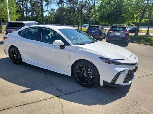 Certified 2025 Toyota Camry SE w/ Convenience Package FWD image 9