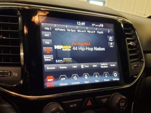 Used 2020 Jeep Grand Cherokee Altitude image 23