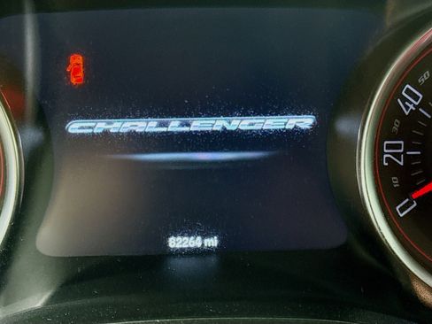 Used 2016 Dodge Challenger SXT image 16