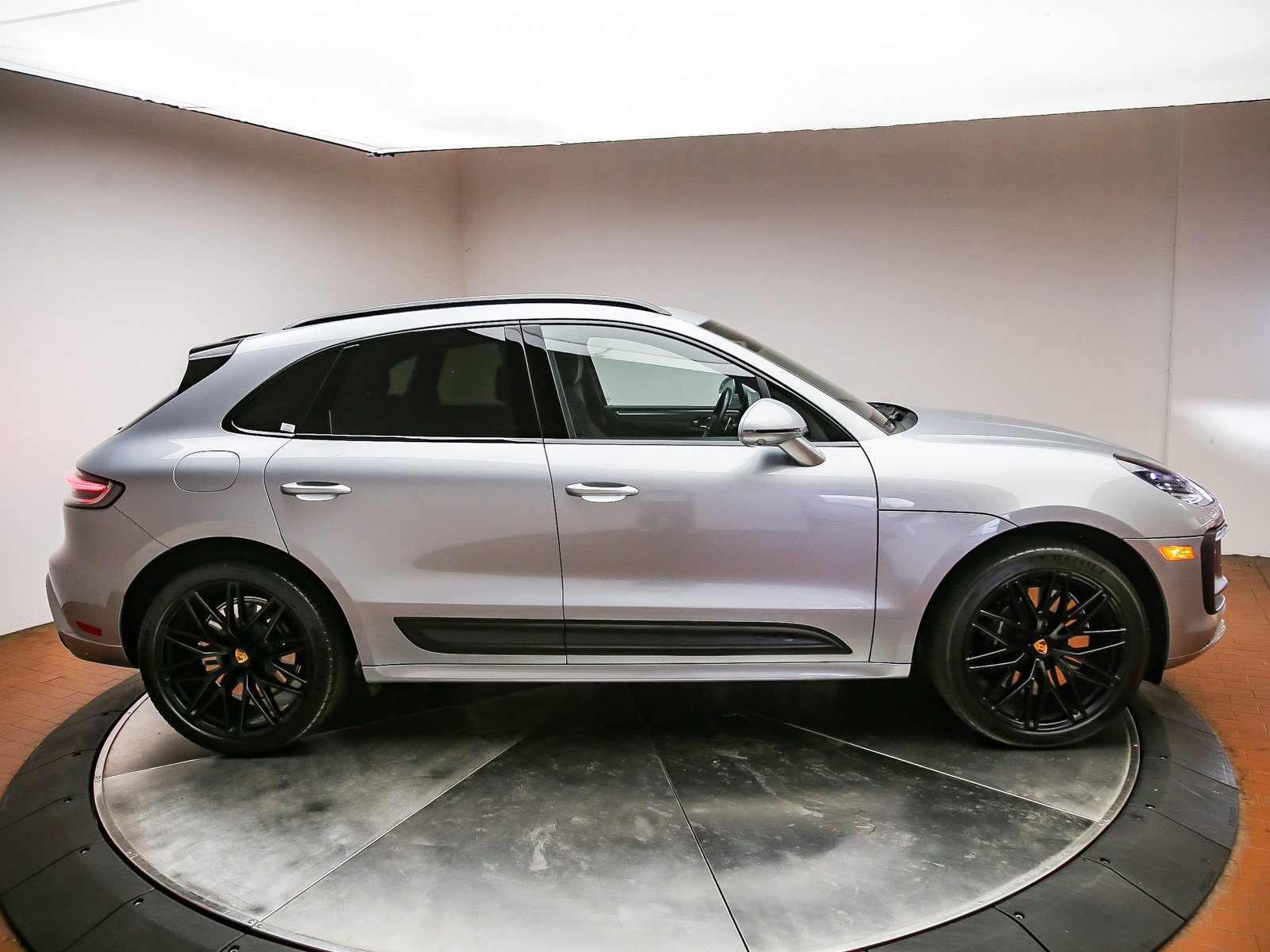 Certified 2023 Porsche Macan GTS AWD/4WD image 5