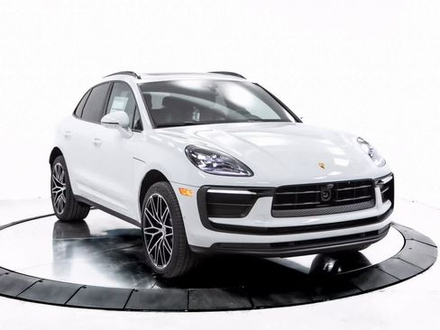 Certified 2025 Porsche Macan image 9
