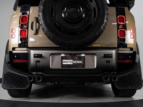 Used 2025 Land Rover Defender 110 X-Dynamic SE image 32