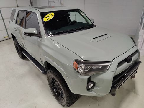 Used 2022 Toyota 4Runner TRD Off-Road Premium AWD/4WD image 2