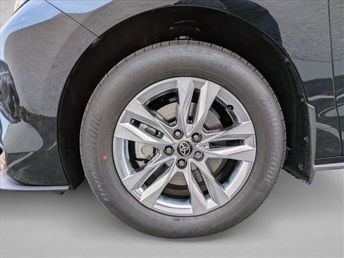 New 2026 Toyota Sienna XLE image 10