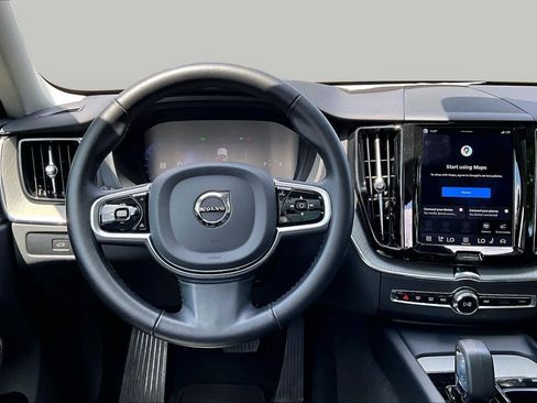 Used 2025 Volvo XC60 B5 Plus AWD/4WD image 6