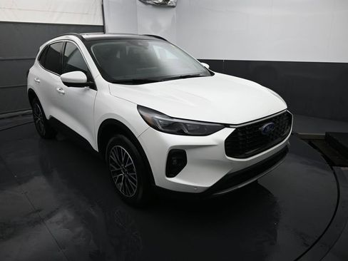 New 2026 Ford Escape SE w/ PHEV Premium Package FWD image 4