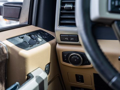 Used 2019 Ford F250 Lariat w/ Chrome Package AWD/4WD image 32