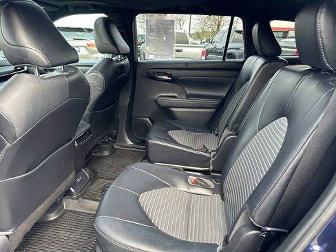 Used 2022 Toyota Highlander XSE AWD/4WD image 14