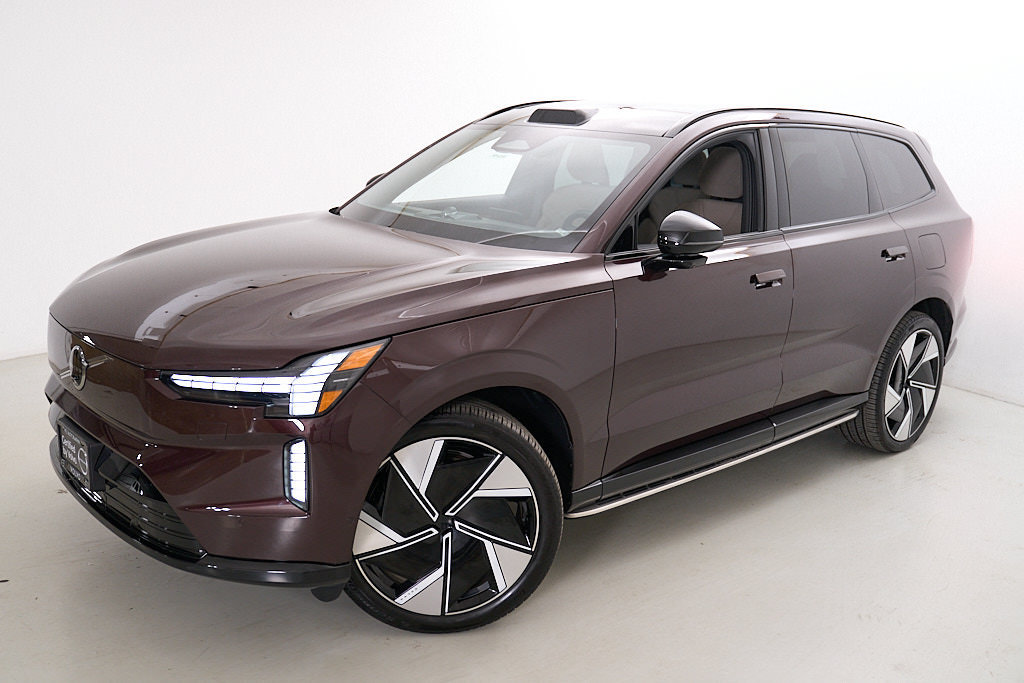 Certified 2025 Volvo EX90 Ultra AWD/4WD image 3