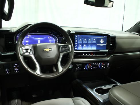 Used 2024 Chevrolet Silverado 3500 LT w/ Convenience Package RWD image 2