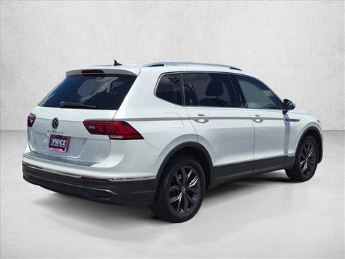 Used 2023 Volkswagen Tiguan SE w/ Panoramic Sunroof Package FWD image 5