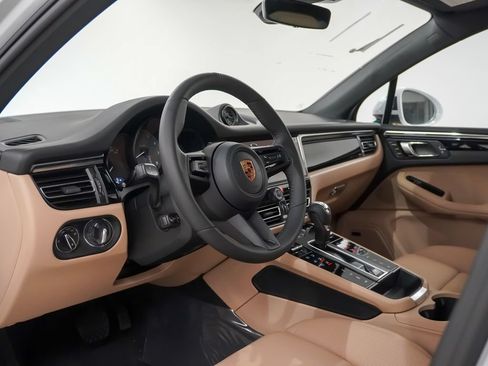 Certified 2026 Porsche Macan S AWD/4WD image 4