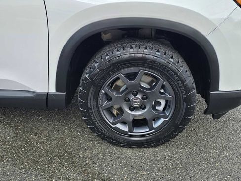 Used 2025 Honda Pilot TrailSport image 9