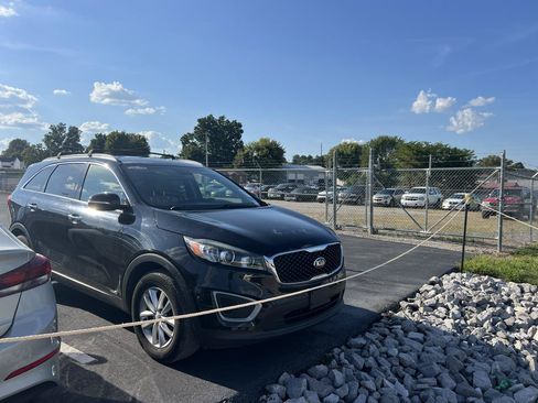 Used 2016 Kia Sorento AWD w/ LX Convenience Package image 2