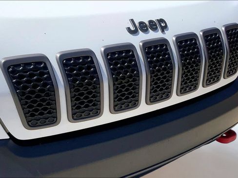 Used 2022 Jeep Cherokee Trailhawk w/ Sun, Sound & Nav Group AWD/4WD image 26