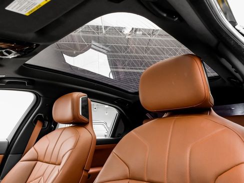 Used 2025 BMW 760i xDrive image 7