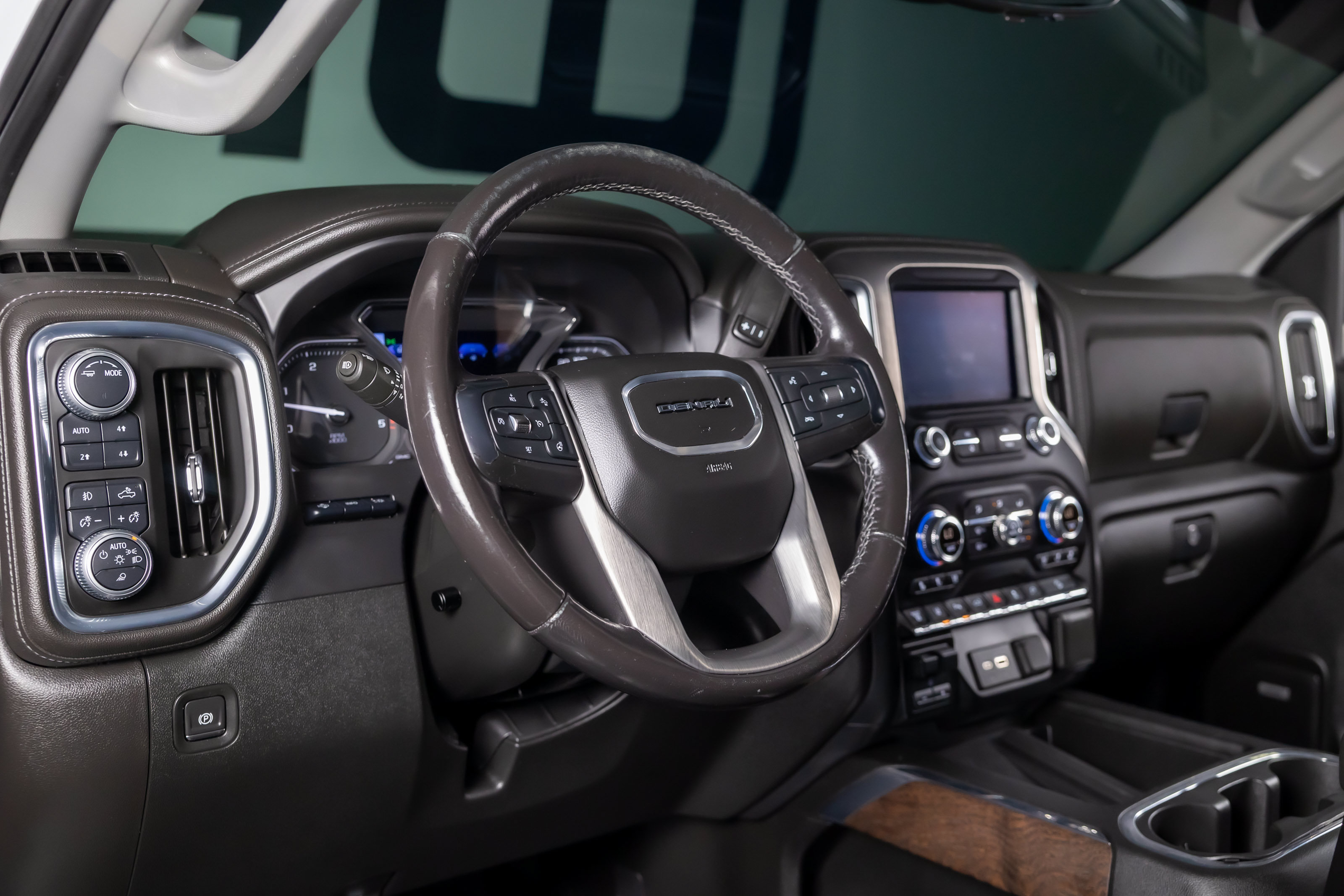 Used 2020 GMC Sierra 2500 Denali w/ Denali Ultimate Package AWD/4WD image 30