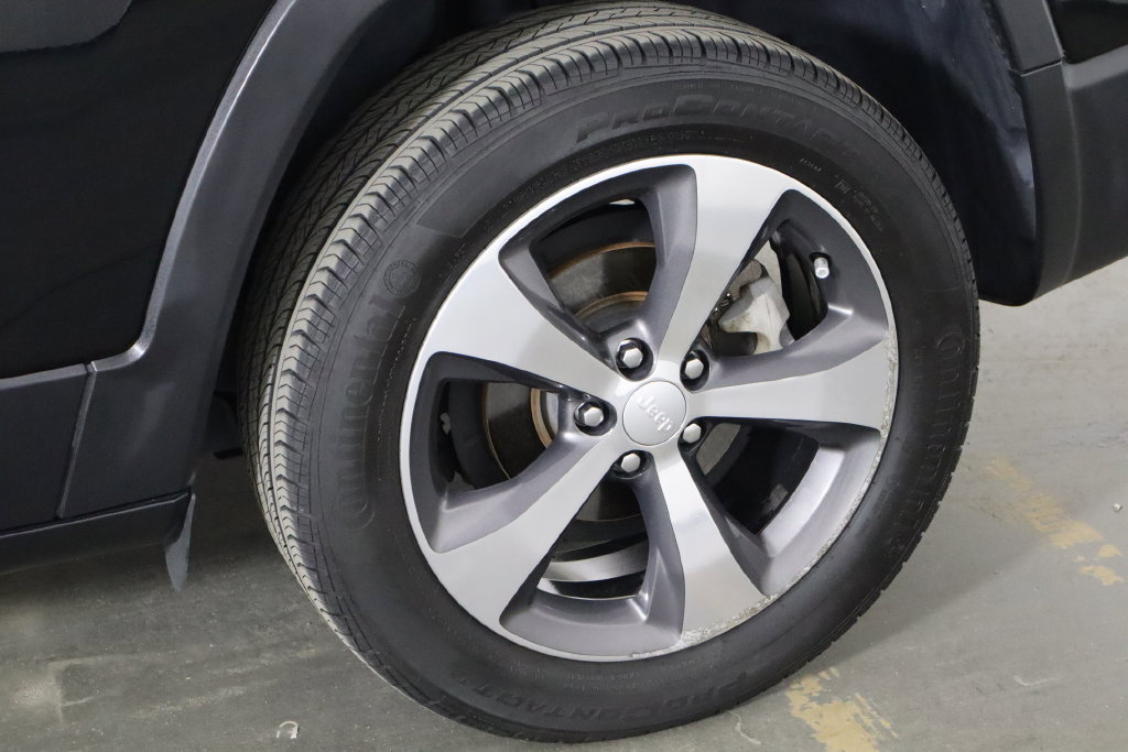 Used 2019 Jeep Cherokee Limited FWD image 42
