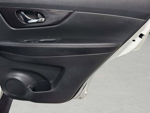 Used 2018 Nissan Rogue S AWD/4WD image 13