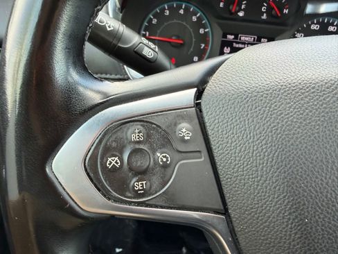 Used 2023 Chevrolet Traverse LT FWD image 9