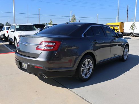 Used 2019 Ford Taurus SE image 5