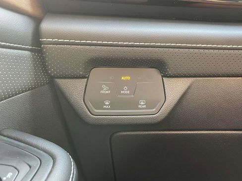 New 2026 Volkswagen Atlas SE FWD image 30