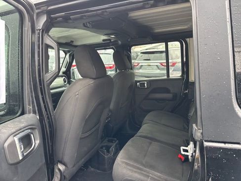 Used 2018 Jeep Wrangler Unlimited Sahara w/ Safety Group image 10