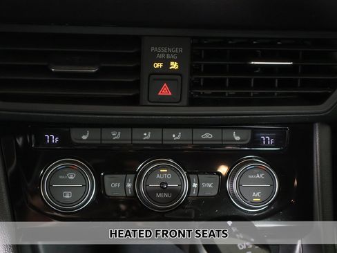 Certified 2023 Volkswagen Jetta SE w/ Panoramic Sunroof Package image 6