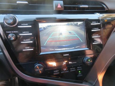 Used 2020 Toyota Camry SE FWD image 22