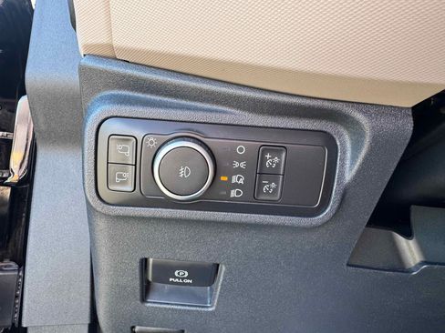 Used 2022 Ford Bronco Wildtrak image 26