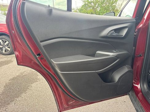 Used 2025 Chevrolet Trax LT FWD image 13