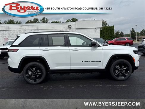 New 2025 Jeep Grand Cherokee Altitude image 7