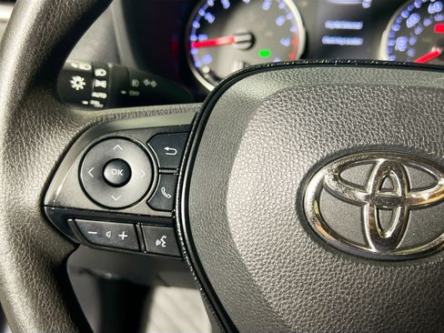 Used 2020 Toyota RAV4 XLE w/ Convenience Package FWD image 16