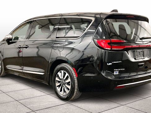 Used 2022 Chrysler Pacifica Limited image 10